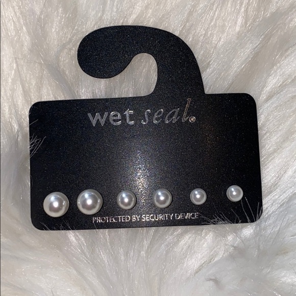 New without tags wet seal earrings - Picture 2 of 14